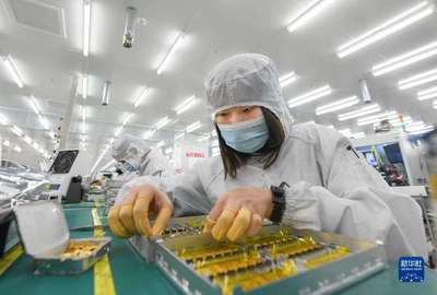 靠譜服務、技術推銷、標準開路 一家光通信企業的“出海秘籍”