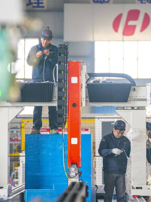 與“新”相遇 探秘全球領(lǐng)先光通信設(shè)備制造，讓數(shù)據(jù)暢跑的光之心臟